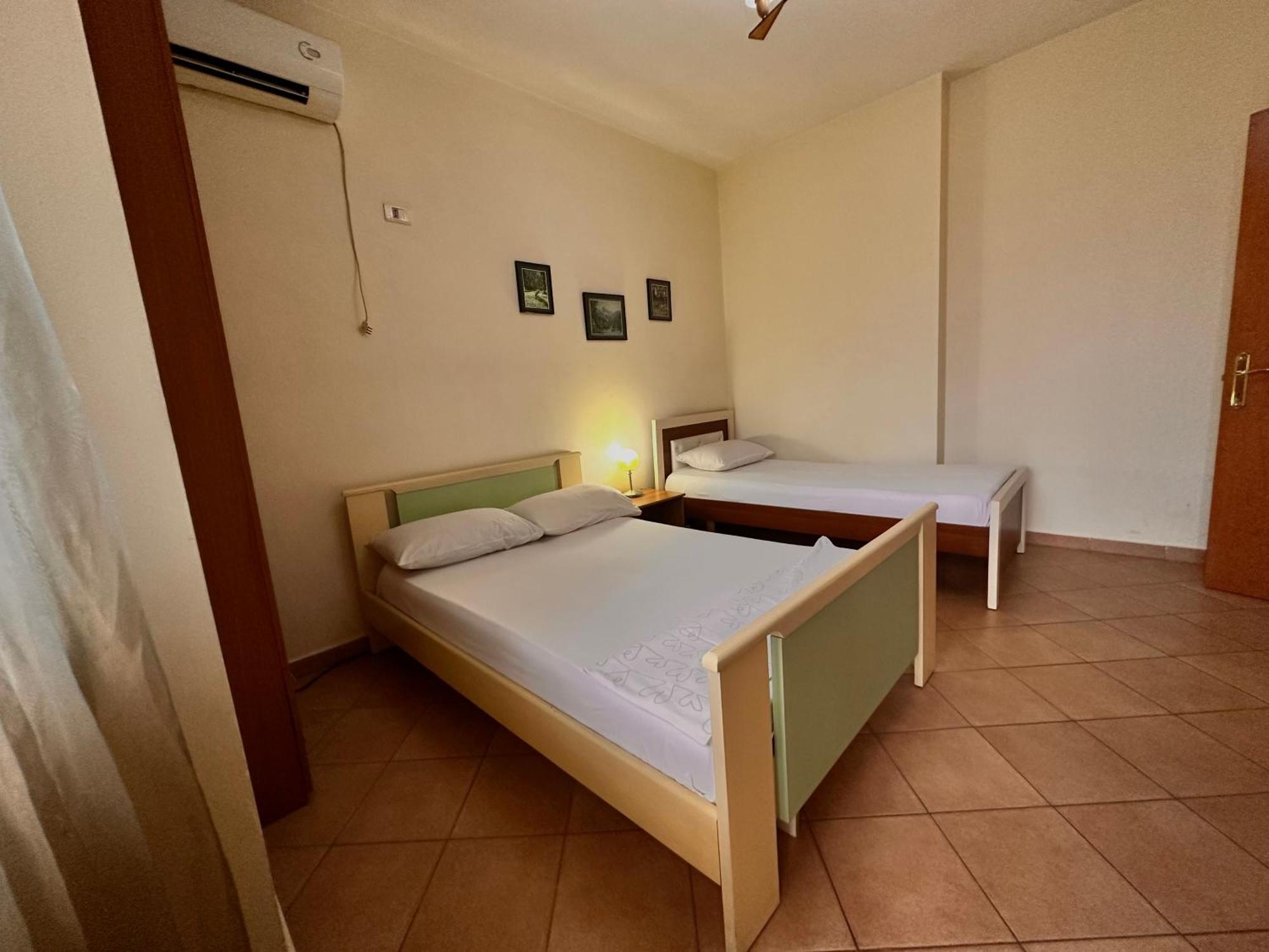 Grande House Appartement Tirana Buitenkant foto